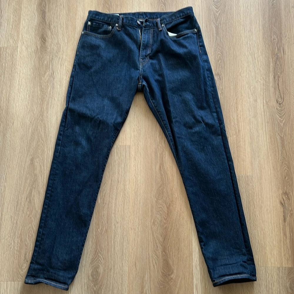 Gap athletic taper jeans 34x34